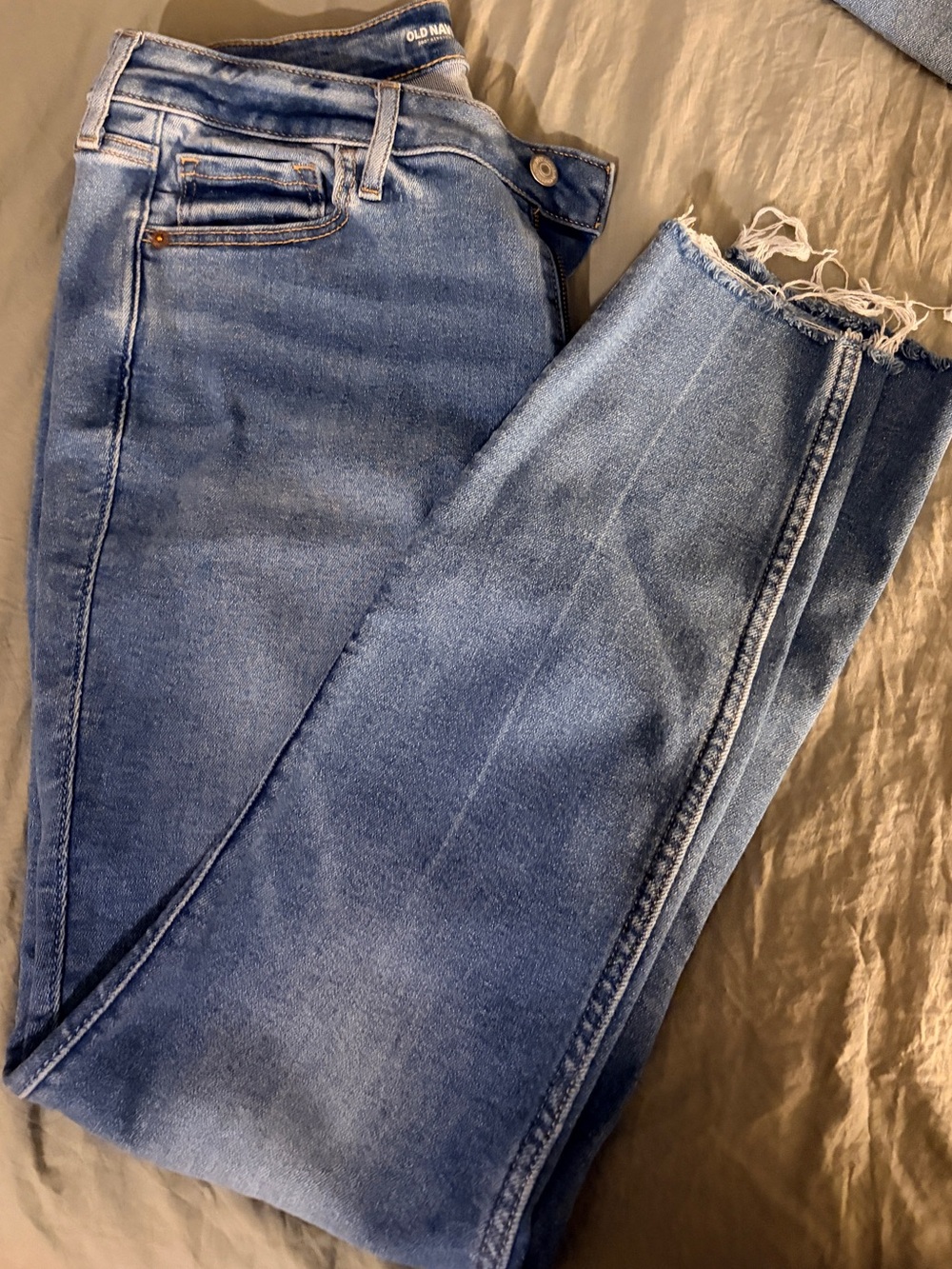 Old Navy Women's Skinny Jeans in Medium Blue with Frayed Hem